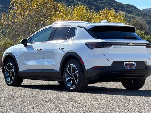 New 2026 Chevrolet Equinox EV LT image 6