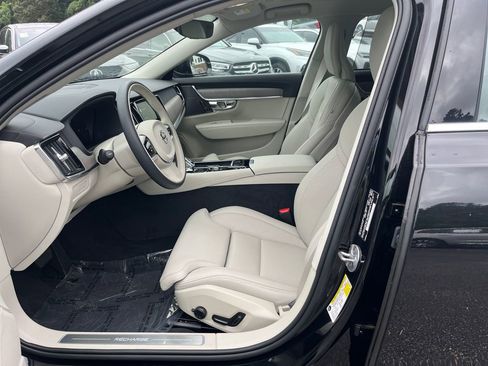 Used 2024 Volvo S90 T8 Ultimate image 11