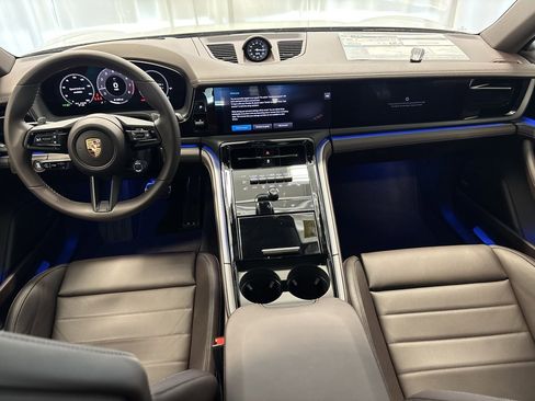 Used 2025 Porsche Panamera 4 image 18