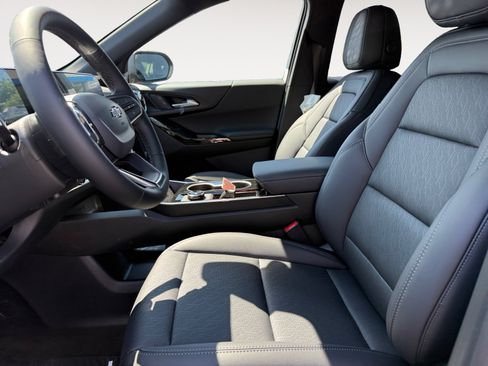 New 2026 Chevrolet Equinox LT w/ Convenience Package II AWD/4WD image 5
