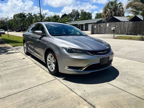 Used 2015 Chrysler 200 Limited FWD image 5