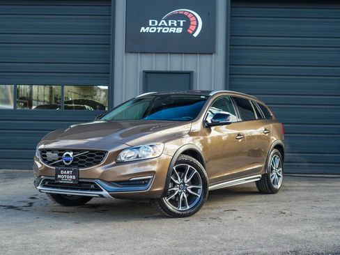 Used 2016 Volvo V60 T5 Cross Country w/ Protection Package image 3