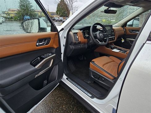 New 2025 Nissan Pathfinder Platinum image 15