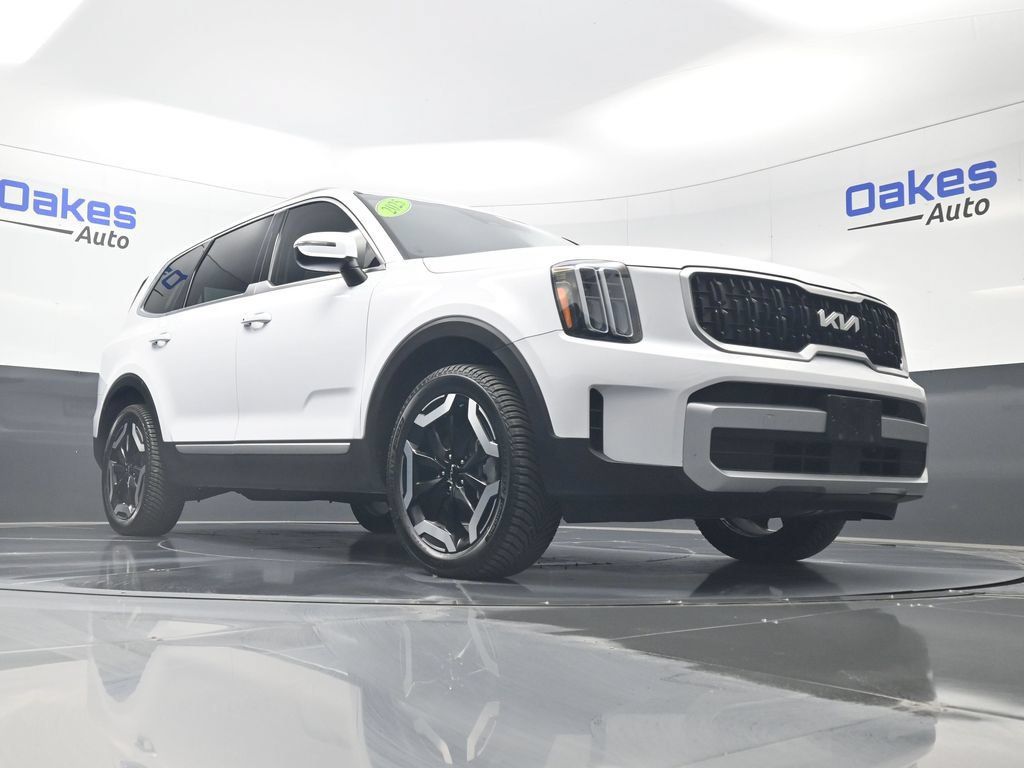 Used 2025 Kia Telluride EX w/ EX Captain's Chair Package FWD image 41