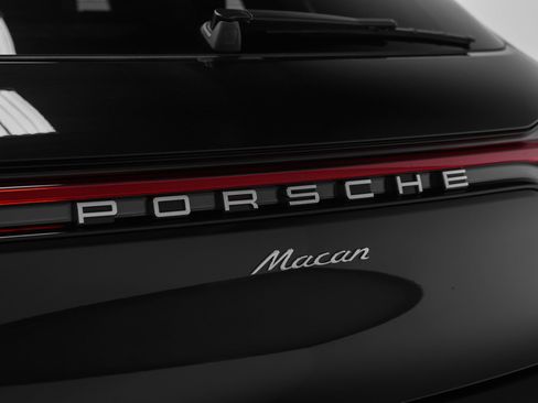 New 2026 Porsche Macan AWD/4WD image 18