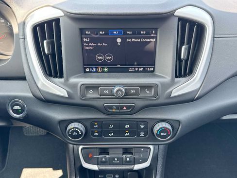 Used 2023 GMC Terrain SLE FWD image 26