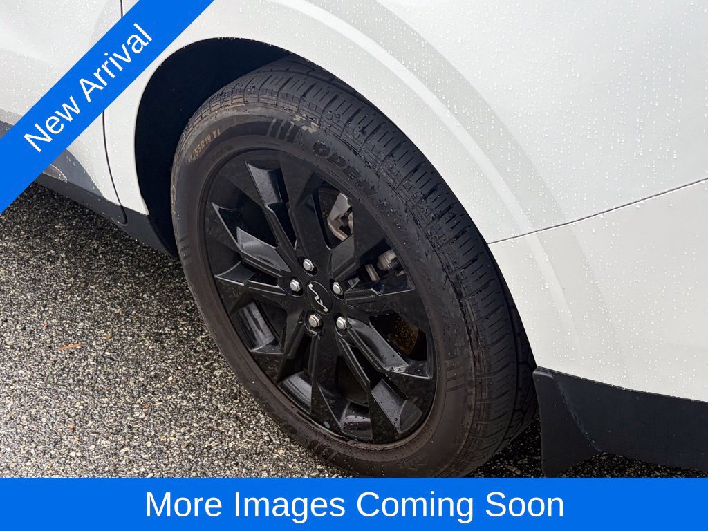 Used 2024 Kia Carnival SX FWD image 7