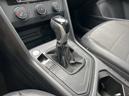 Used 2022 Volkswagen Taos SE image 37