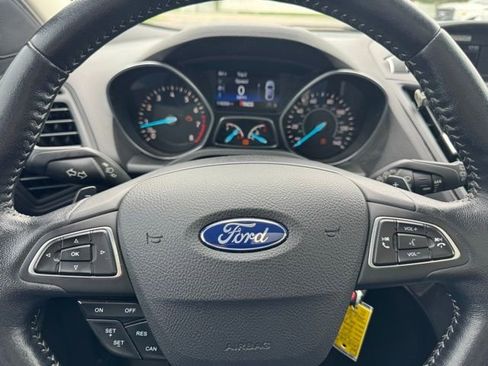 Used 2017 Ford Escape SE w/ SE Sport Appearance Package FWD image 12