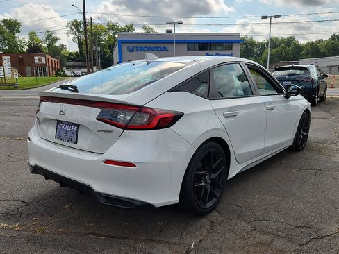 Used 2023 Honda Civic Sport image 4