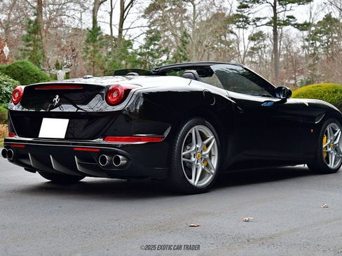 Used 2016 Ferrari California T image 8