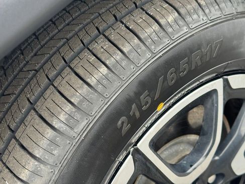 Used 2025 Jeep Compass Trailhawk AWD/4WD image 11