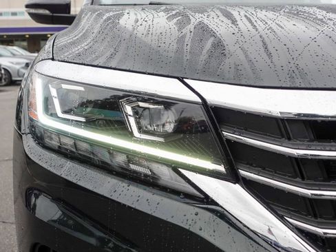 Used 2022 Volkswagen Passat 2.0T image 3