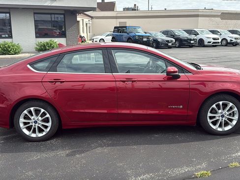 Used 2019 Ford Fusion SE FWD image 10