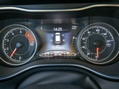 Used 2020 Jeep Cherokee Limited image 21