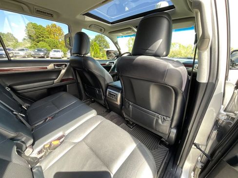 Used 2015 Lexus GX 460 image 32
