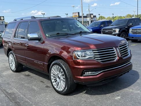 Used 2016 Lincoln Navigator Reserve AWD/4WD image 7
