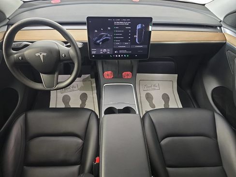 Used 2024 Tesla Model Y Long Range AWD/4WD image 9
