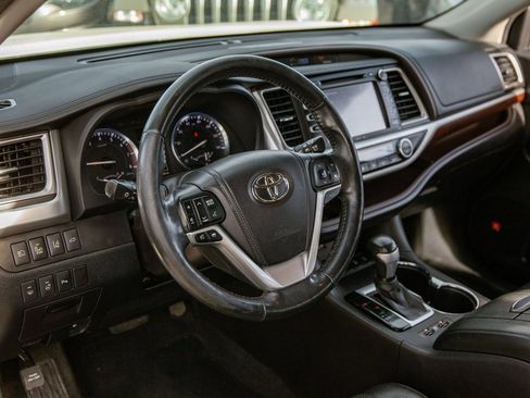 Used 2015 Toyota Highlander Limited image 10