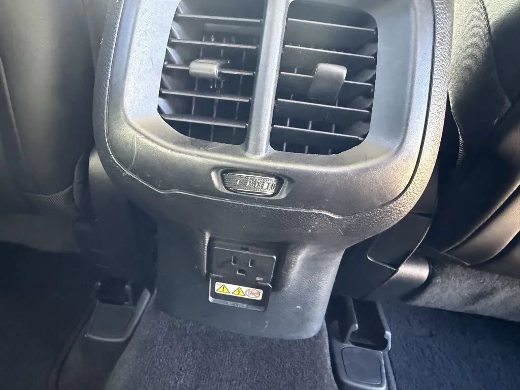 Used 2015 Jeep Cherokee Limited FWD image 32