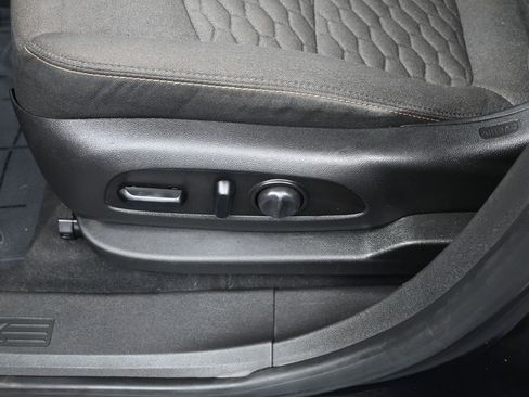 Used 2020 Chevrolet Equinox LT image 12