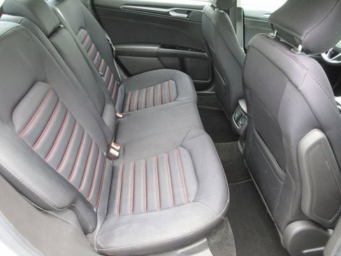 Used 2016 Ford Fusion SE w/ Equipment Group 201A image 17