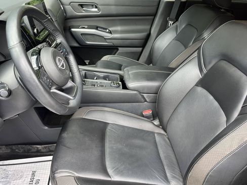 Used 2024 Nissan Pathfinder SL AWD/4WD image 21