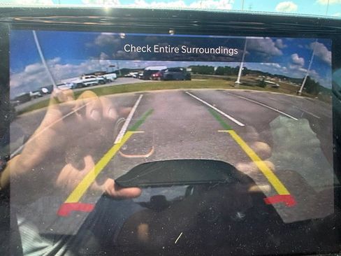 Used 2022 Chrysler Pacifica Touring-L FWD image 12