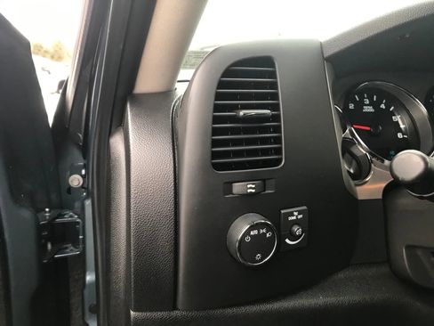 Used 2010 GMC Sierra 2500 SLE image 13