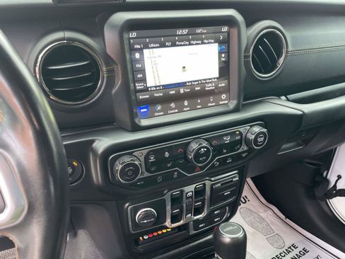 Used 2022 Jeep Gladiator Overland AWD/4WD image 12