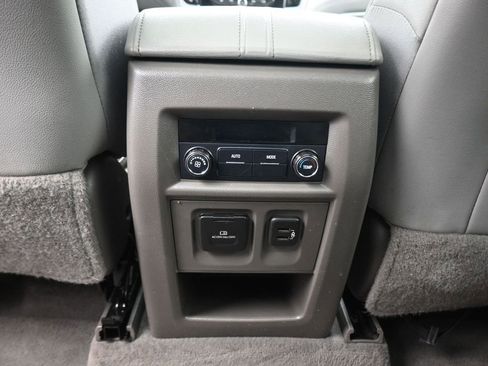 Used 2019 Chevrolet Traverse LT w/ LT Premium Package AWD/4WD image 36