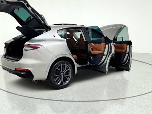 Used 2022 Maserati Levante Modena AWD/4WD image 19