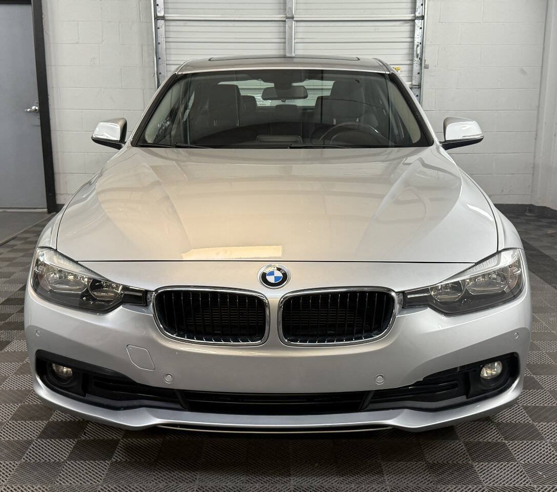 Used 2017 BMW 320i Sedan RWD image 3