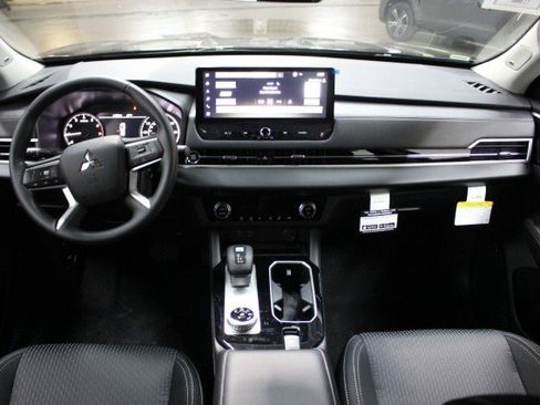 New 2025 Mitsubishi Outlander ES image 22