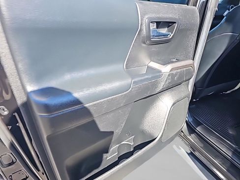 Used 2022 Toyota Tacoma Limited image 27