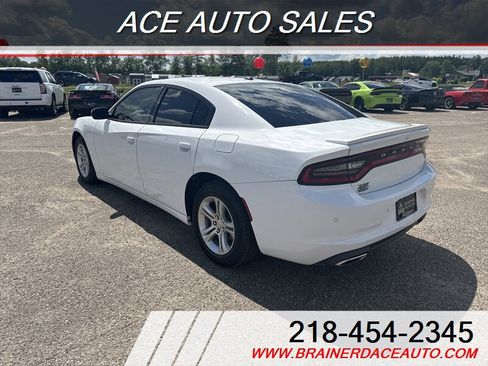 Used 2019 Dodge Charger SXT image 4