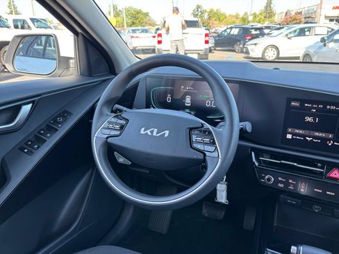 Used 2026 Kia Niro LX FWD image 32