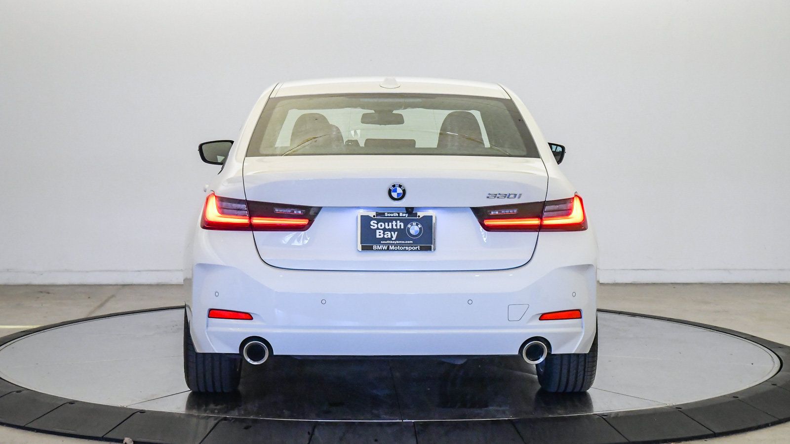 Used 2023 BMW 330i Sedan w/ Premium Package RWD image 3