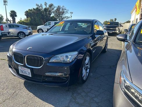 Used 2012 BMW 750i w/ M Sport Pkg RWD image 11