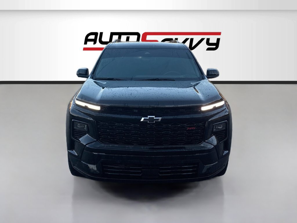 Used 2025 Chevrolet Traverse RS FWD image 2