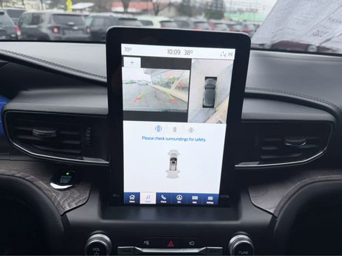 Used 2020 Ford Explorer Platinum w/ Premium Technology Package image 29