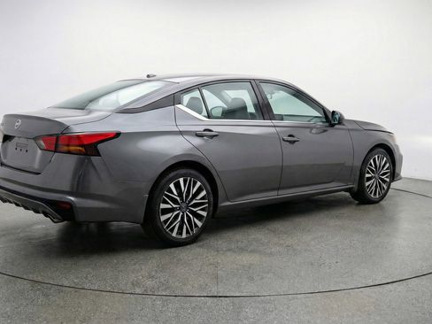 Used 2025 Nissan Altima 2.5 SV FWD image 7