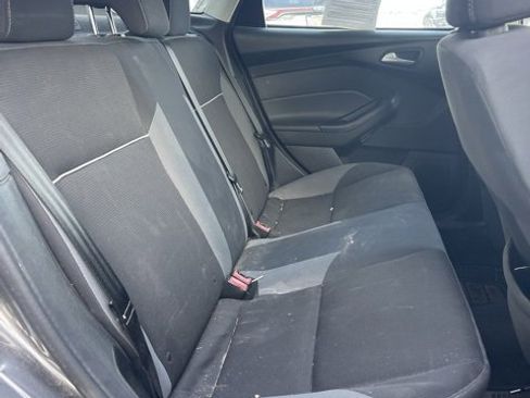 Used 2014 Ford Focus SE w/ SE Winter Package image 8