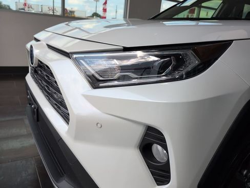 Used 2020 Toyota RAV4 Limited AWD/4WD image 4