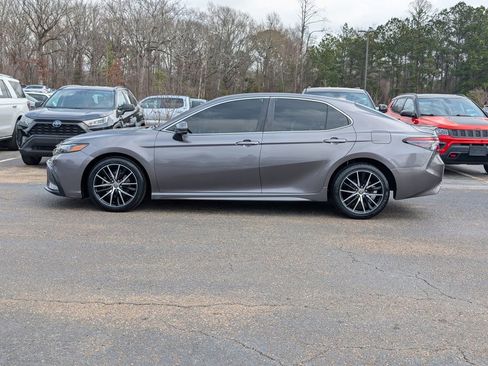Used 2021 Toyota Camry SE image 9