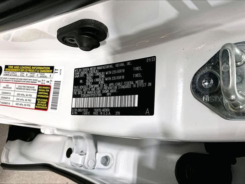 Used 2023 Toyota Highlander LE FWD image 37