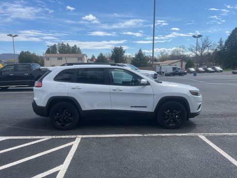 Used 2020 Jeep Cherokee Latitude Plus image 7
