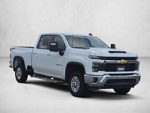 Used 2025 Chevrolet Silverado 2500 LT w/ Safety Package AWD/4WD image 3