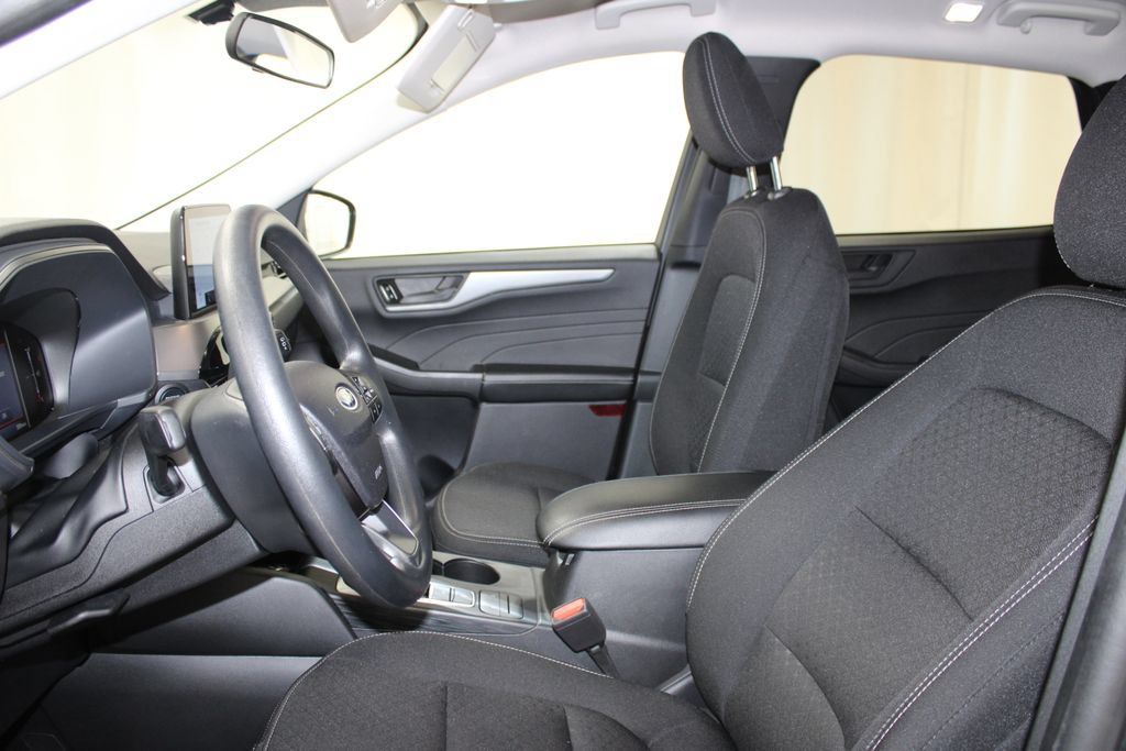 Used 2025 Ford Escape Active AWD/4WD image 14