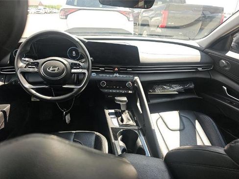 Used 2025 Hyundai Elantra Limited FWD image 7